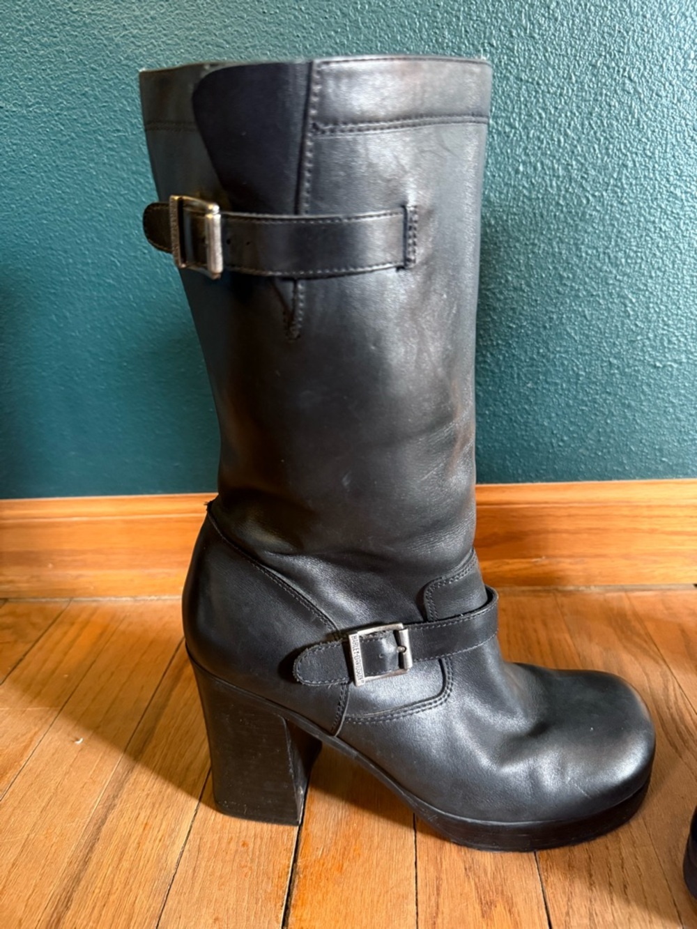 Women's Black Leather Harley Davidson Platform high heel Boots. LIKE NEW!